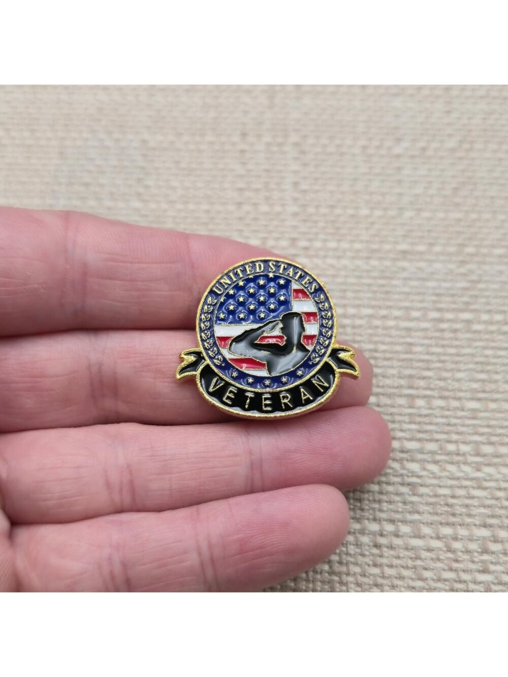 United States Veteran American Flag Saluting Soldier Military Lapel Pin A8921